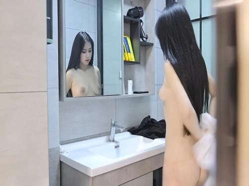 Magandang babae sa apartment Magandang babae sa apartment