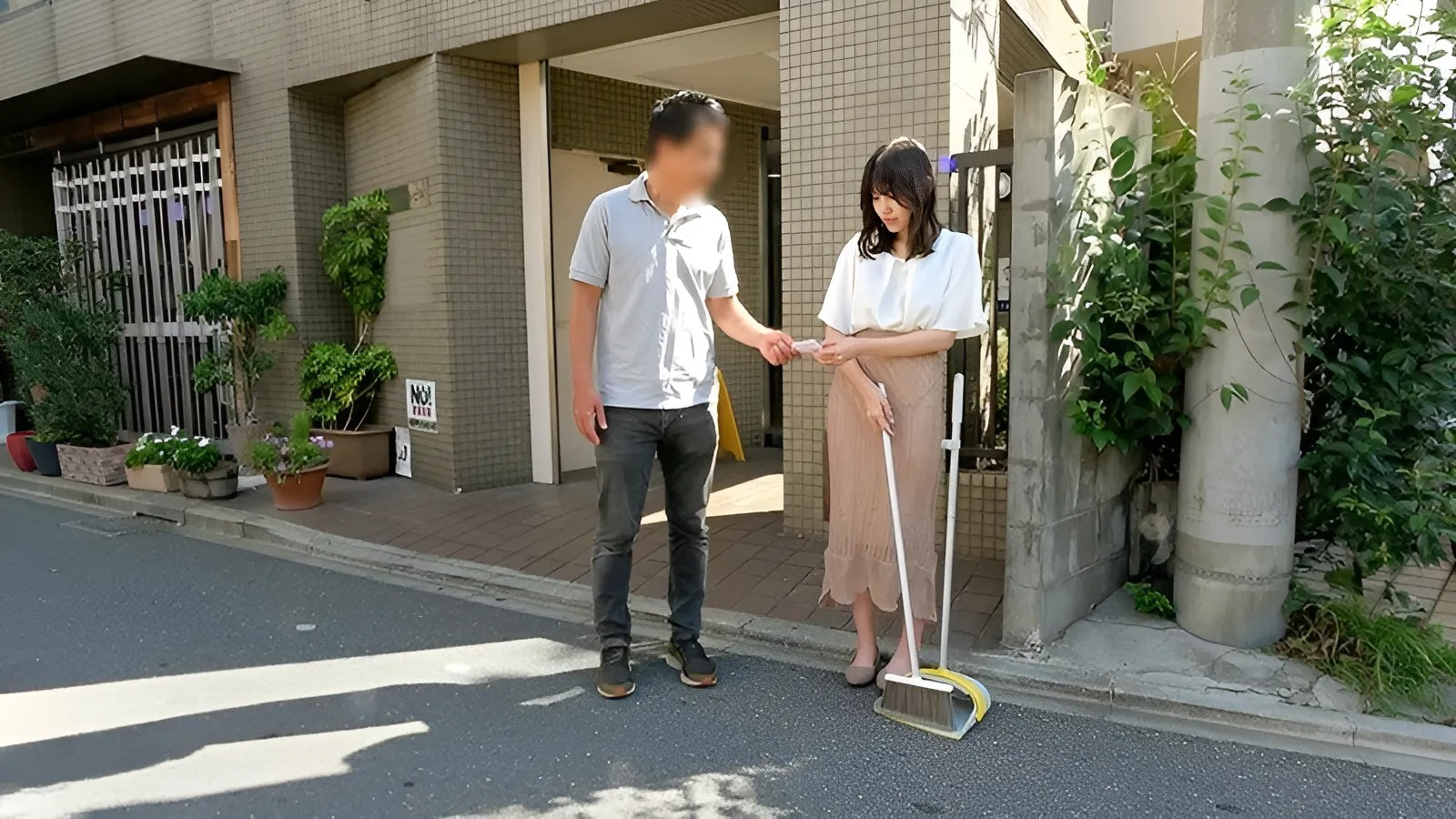 SORA-438 结婚纪念日期间与邻居发生外遇