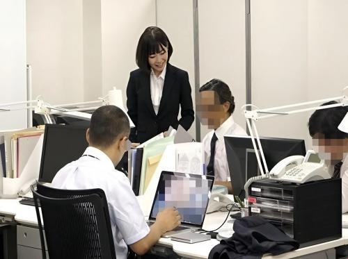 Cuando Eimi Fukada trabajaba como secretaria Cuando Eimi Fukada trabajaba como secretaria
