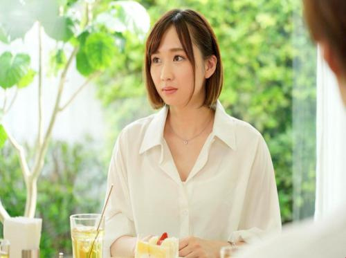 Nag-debut ang office worker sa JAV sa unang pagkakataon Nag-debut ang office worker sa JAV sa unang pagkakataon