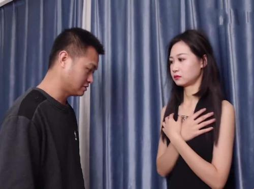 Pumunta siya upang tulungan ang asawa ng kanyang kapitbahay na ayusin ang kanyang computer at pagkatapos ay ginahasa siya Pumunta siya upang tulungan ang asawa ng kanyang kapitbahay na ayusin ang kanyang computer at pagkatapos ay ginahasa siya