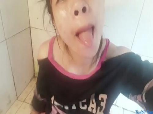 High school female student demonstrates maturity High school female student demonstrates maturity
