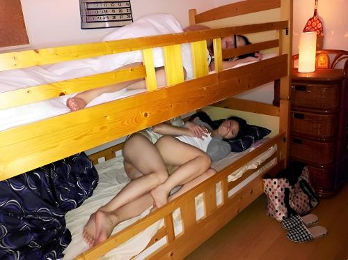 Baiser la sœur de mon amant dans son sommeil... Baiser la sœur de mon amant dans son sommeil...