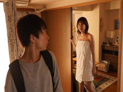 Avoir des relations sexuelles avec la sœur excitée de son amant Tsukasa Aoi Avoir des relations sexuelles avec la sœur excitée de son amant Tsukasa Aoi