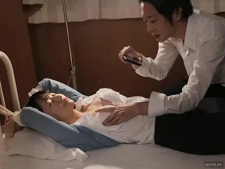 선생님을 너무 사랑했기 때문에 선생님을 납치하고 강간했습니다.
