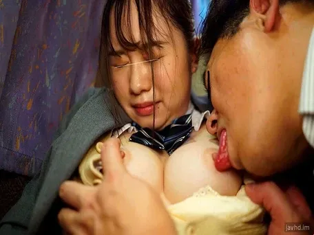 การเดินทางด้วยรถบัสแห่งชะตากรรมของนักเรียนหญิงและคนขับรถในทางที่ผิด