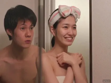 Cực phẩm địt em đồng nghiệp dễ thương cả đêm sau khi trễ tàu về nhà