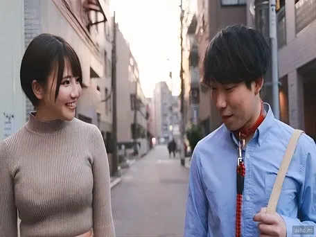 Em hàng xóm vú bự và chàng thanh niên may mắn