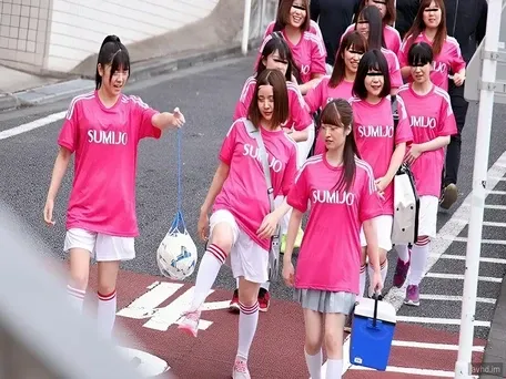 Ginahasa ang mga babaeng estudyante sa soccer team ng paaralan