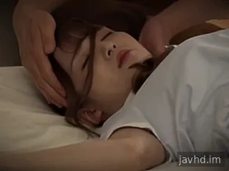 แอบเย็ดลูกสาวลูกจ้างขณะหลับสนิท