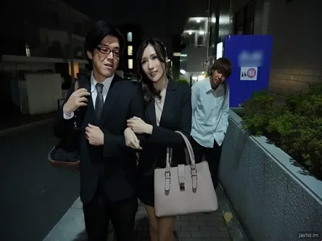 暗戀同事的妻子